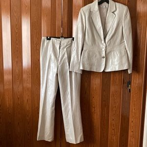 New TAHARI Elegant Ladies Pantsuit Size12 LongSleeve Blazer+Pens lining Silver